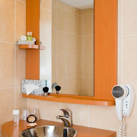 Brit Le Kerann Nantes St Herblain - Zac De La Lorie Hotel